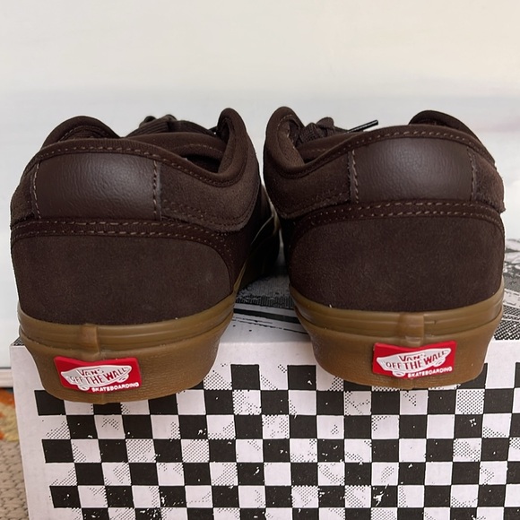 Vans WMNS Skate Chukka Low
Dark Brown/Gum
VN0A4BX4BF3
Sneakers - Picture 14 of 16